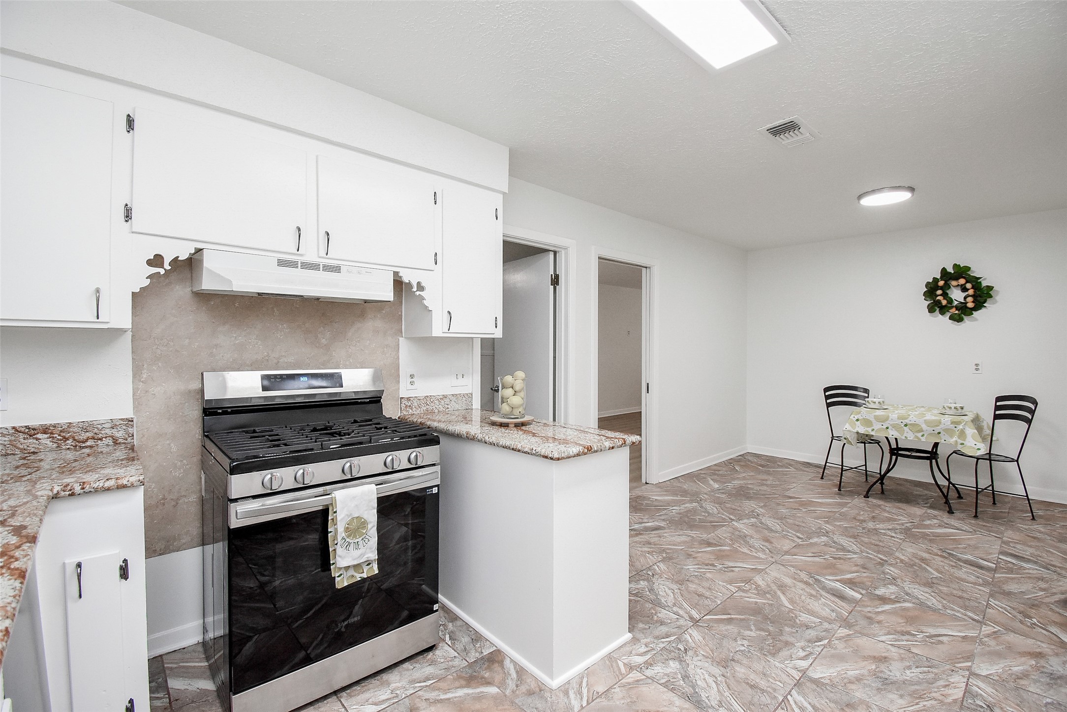 731 Dunwick Lane Pasadena, TX 77502 - Photo 19 of 46 Kitchen