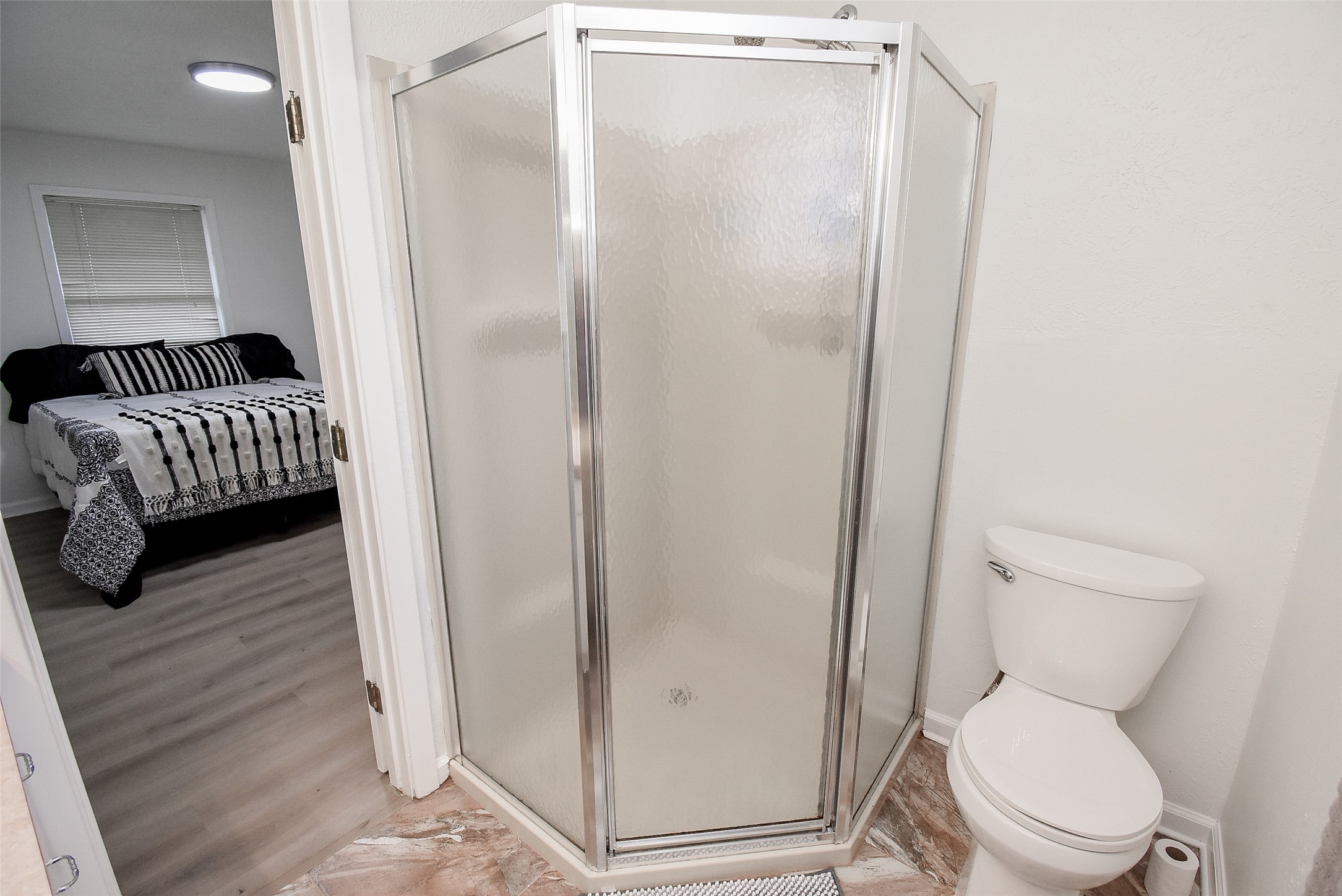 731 Dunwick Lane Pasadena, TX 77502 - Photo 28 of 46 Primary Bathroom