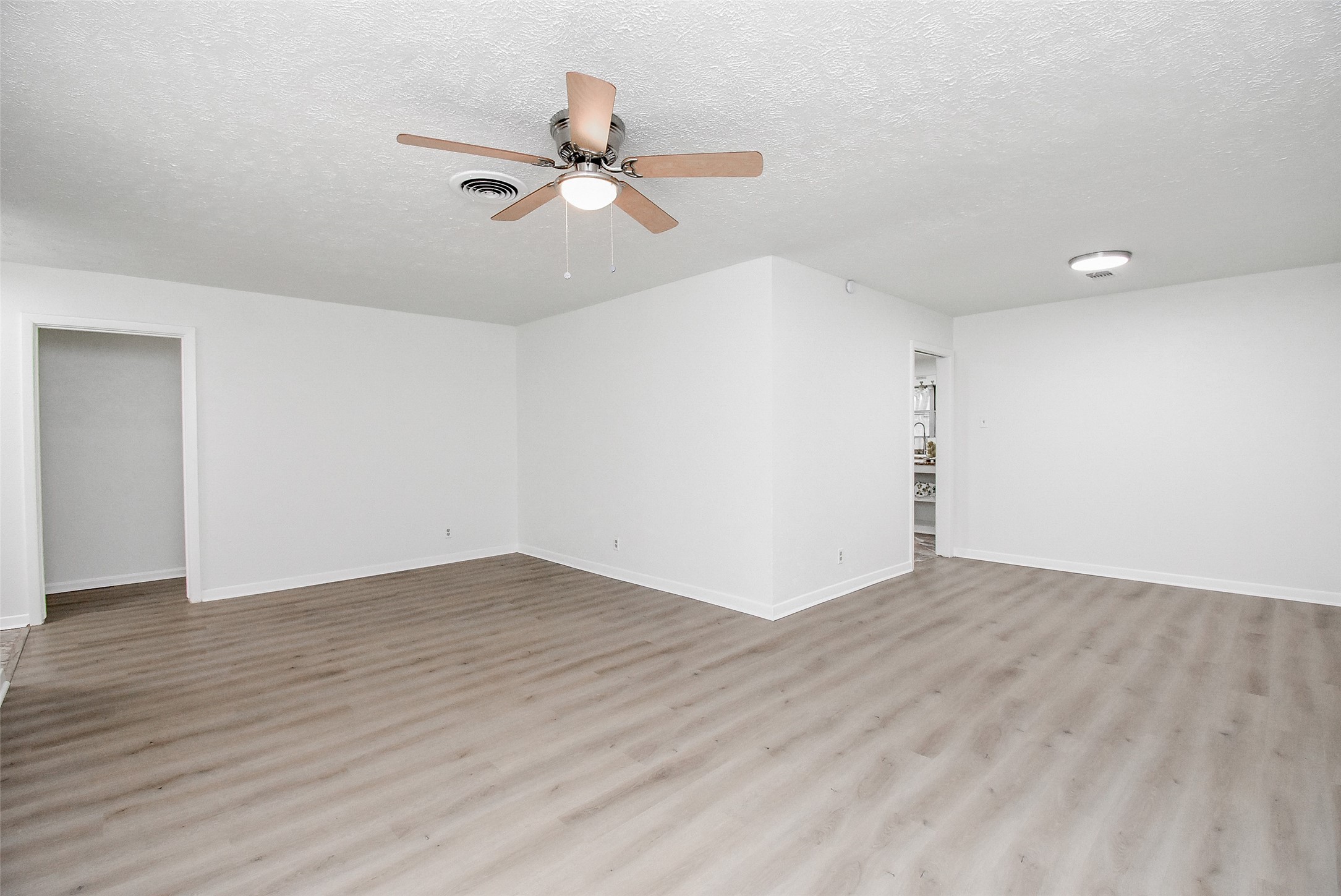 731 Dunwick Lane Pasadena, TX 77502 - Photo 9 of 46 Living Room