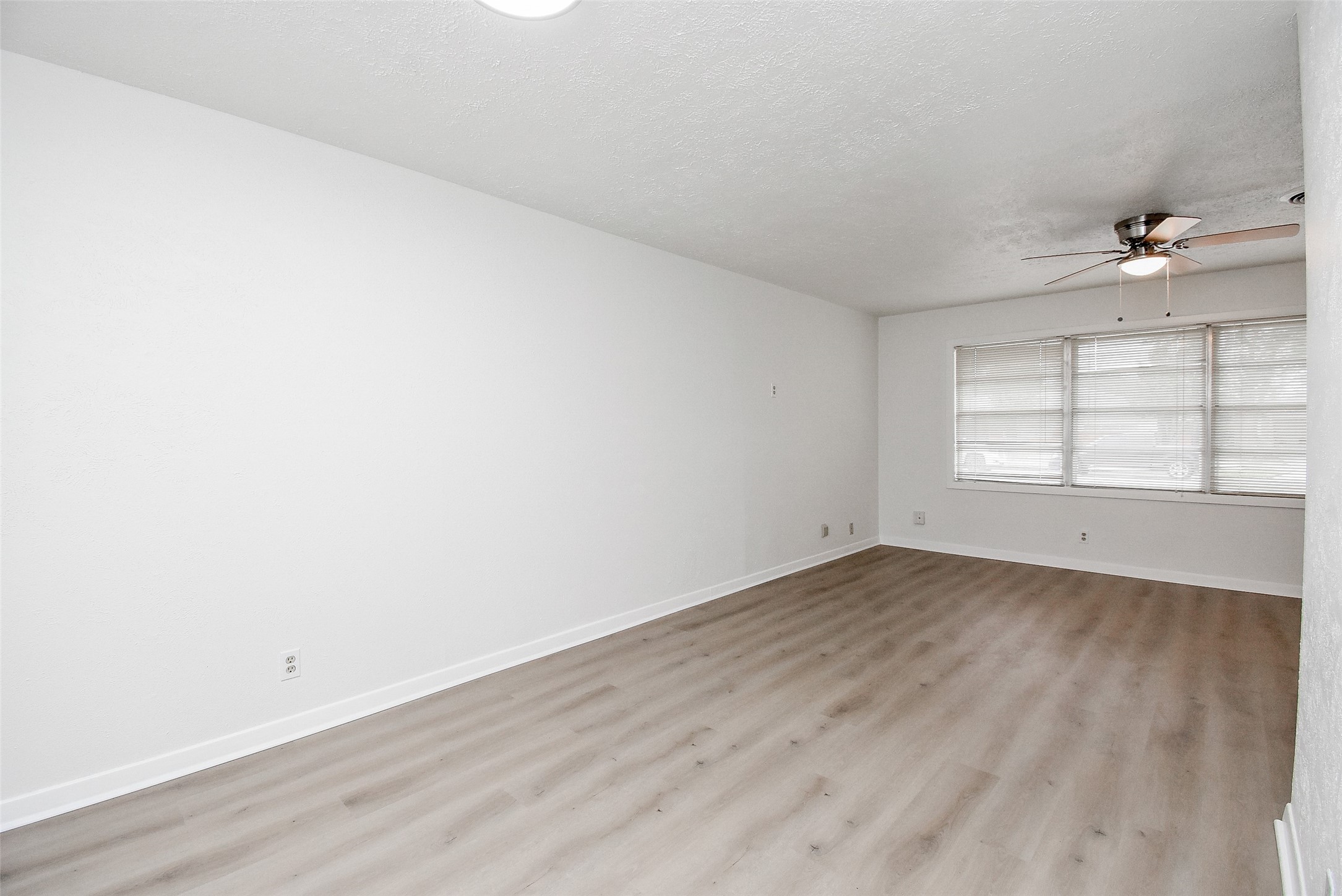 731 Dunwick Lane Pasadena, TX 77502 - Photo 10 of 46 Living Room