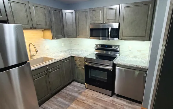 $189,900 | 3420 Golfview Drive, Unit 121, Eagan, MN 55123