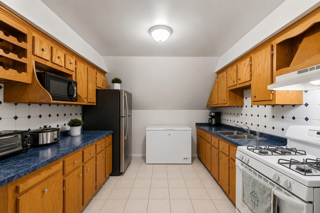 613 Durfee Street Fall River, MA 02720 - Photo 30 of 42