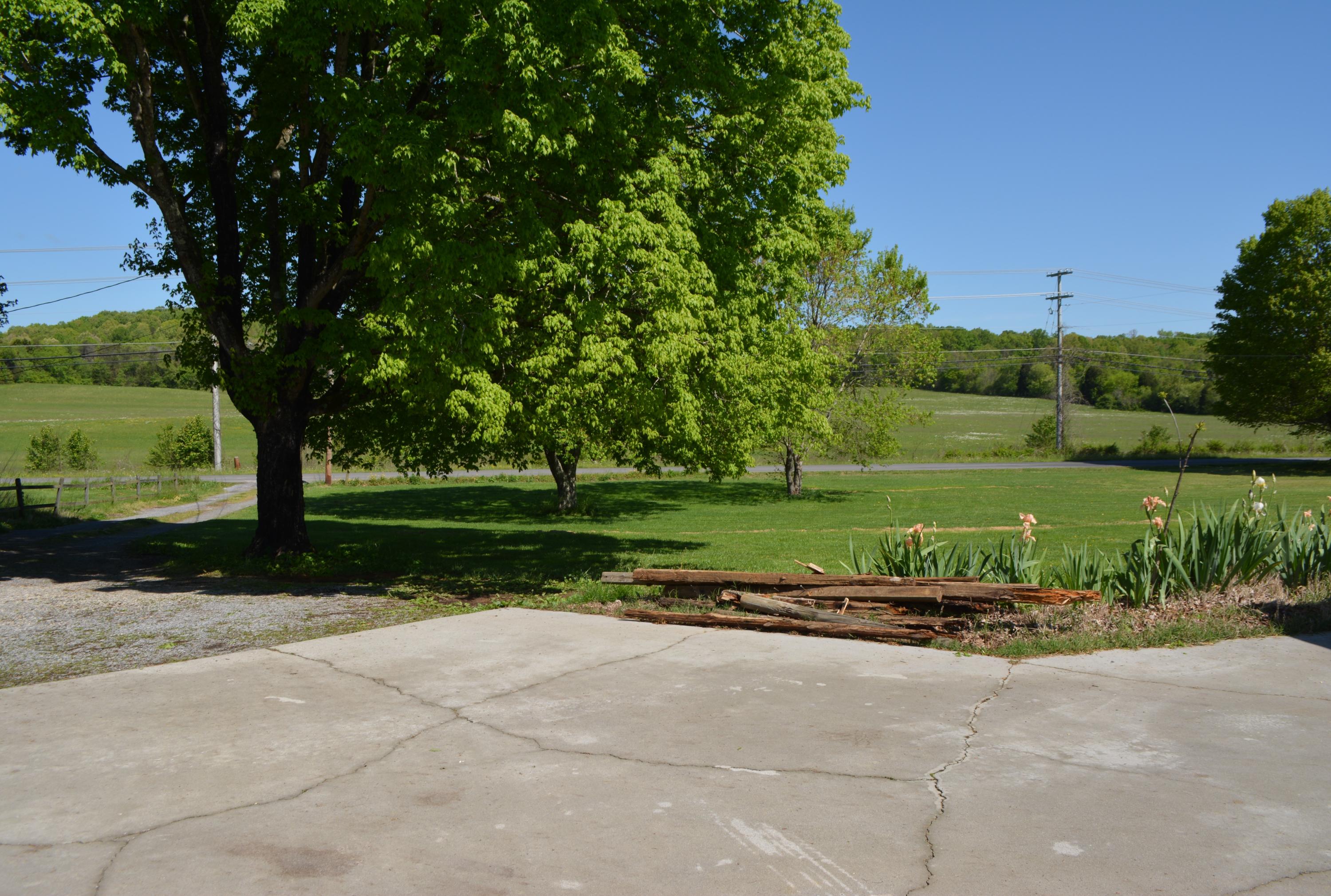 541 Kodak Road Kodak, TN 37764 - Photo 26 of 31 Front Yard
