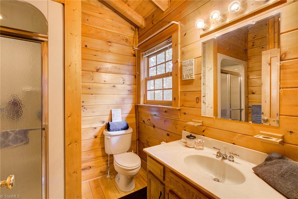 1260 Sink Farm Road Lexington, NC 27295 - Photo 16 of 29 Master bathroom