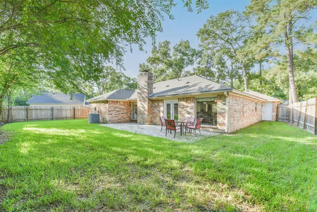 a view of a house with backyard and sitting area