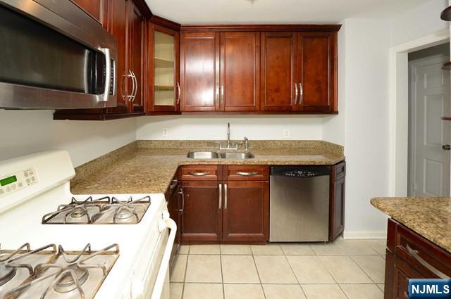 38-49 Vanore Drive Fair Lawn, NJ 07410 - Photo 8 of 22