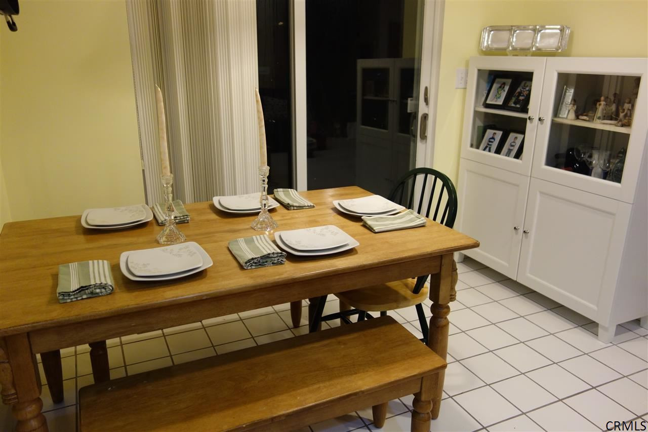 24 Hungerford Road Albany, NY 12203 - Photo 15 of 25 Country Kitchen style eating area