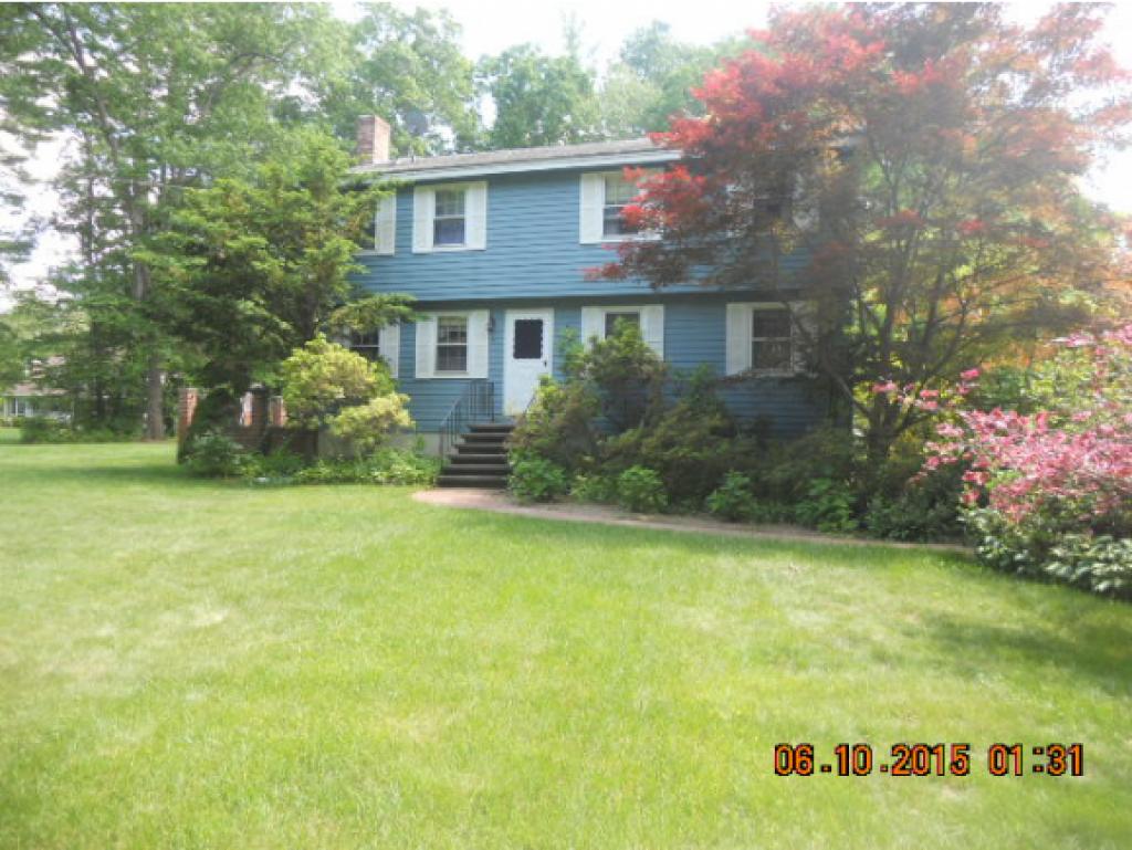 9 Glen Road Salem, NH 03079 - Photo 6 of 8