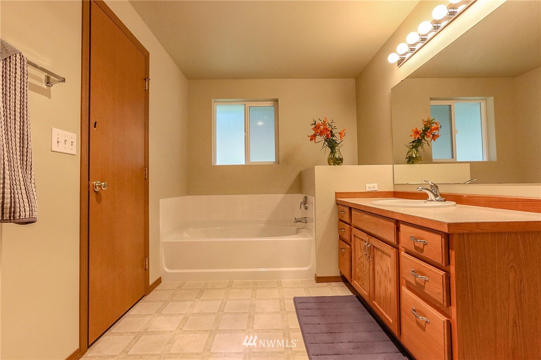 4055 Long Lake Road Southeast Port Orchard, WA 98366 - Photo 15 of 25 Gallery Image 15