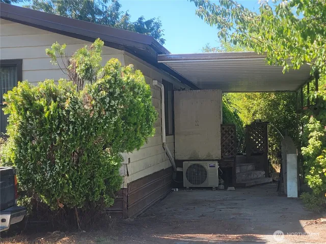 a view of a small yard