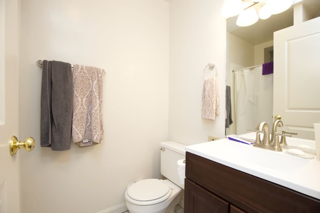 6717 North Sheridan Road, Unit 2S Chicago, IL 60626 - Photo 14 of 20 a bathroom with a sink vanity mirror and toilet