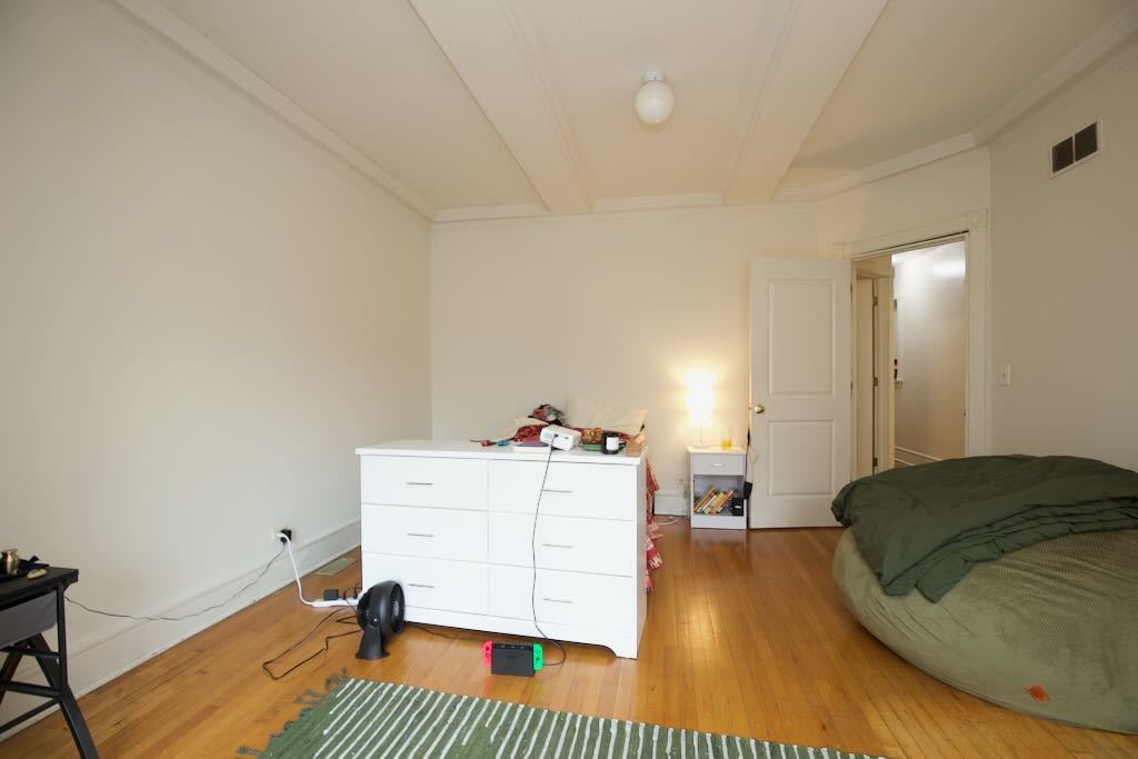 6717 North Sheridan Road, Unit 2S Chicago, IL 60626 - Photo 16 of 20 a bedroom with a bed and a dresser