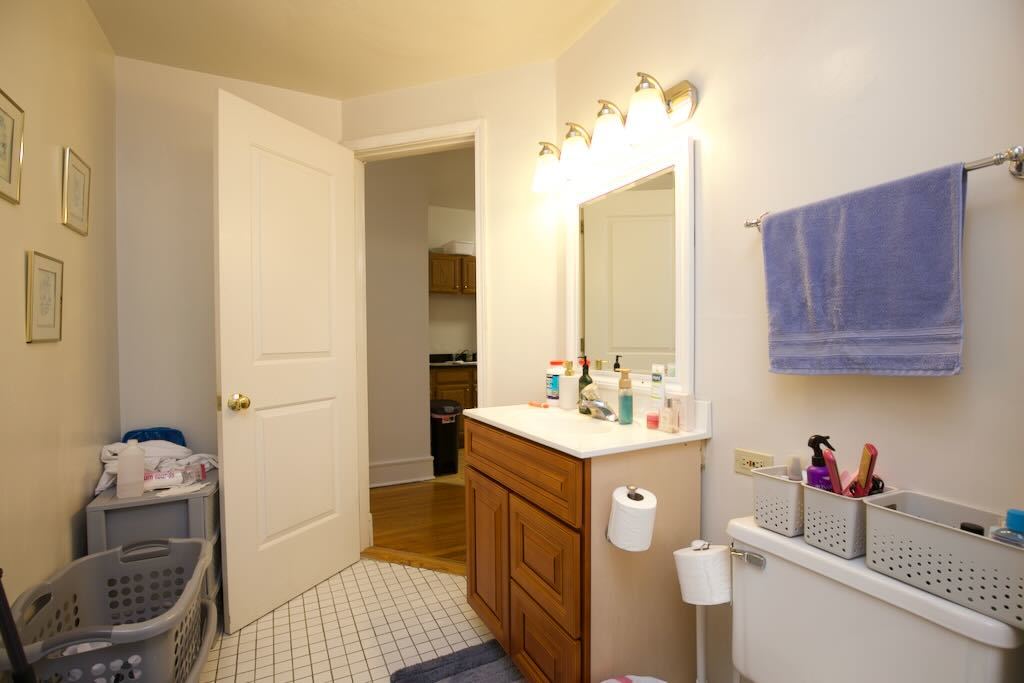 6717 North Sheridan Road, Unit 2S Chicago, IL 60626 - Photo 20 of 20 a kitchen with a sink and cabinets
