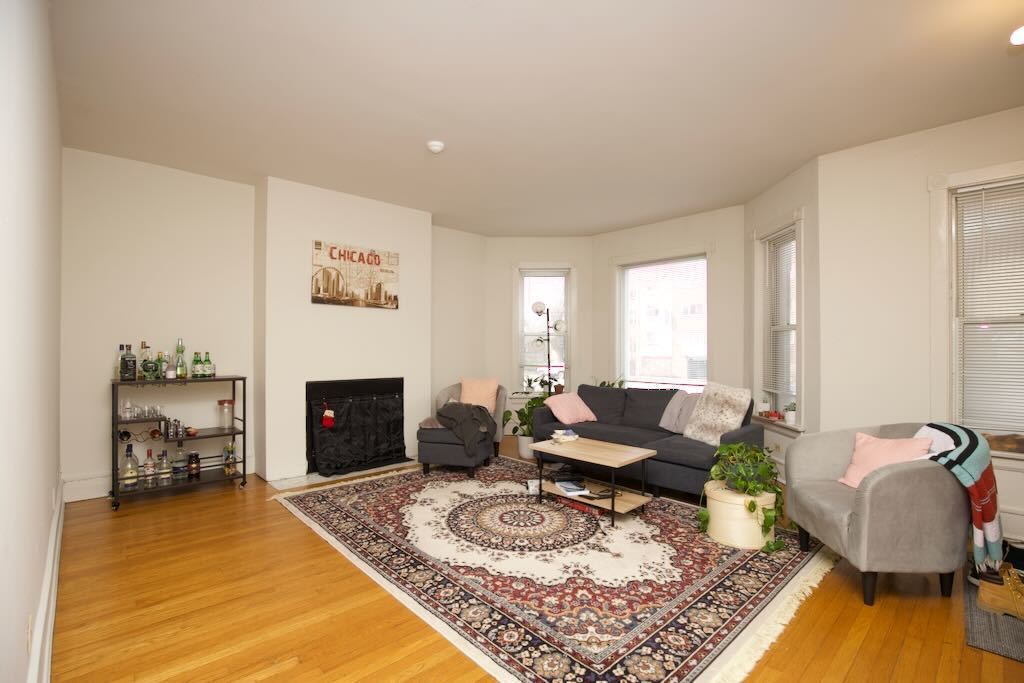 6717 North Sheridan Road, Unit 2S Chicago, IL 60626 - Photo 6 of 20 a living room with furniture and a fireplace