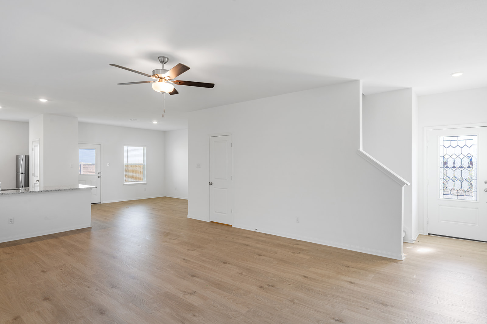 116 Wirepass Crescent Jarrell, TX 76537 - Photo 4 of 8