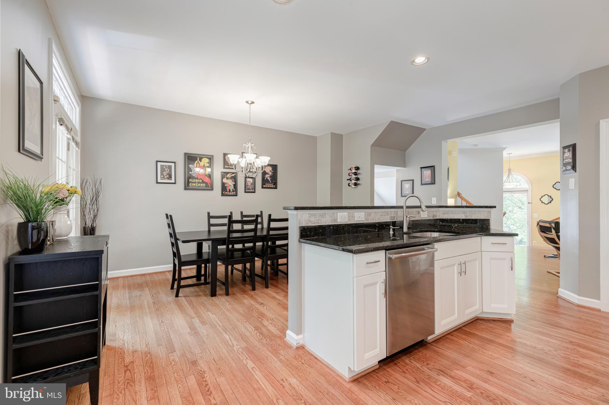 6651 Debra Lu Way Springfield, VA 22150 - Photo 12 of 40 Kitchen-Dining Room