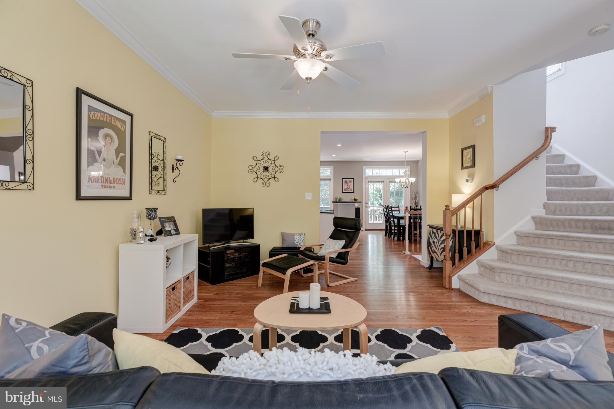 6651 Debra Lu Way Springfield, VA 22150 - Photo 4 of 40 Living Room