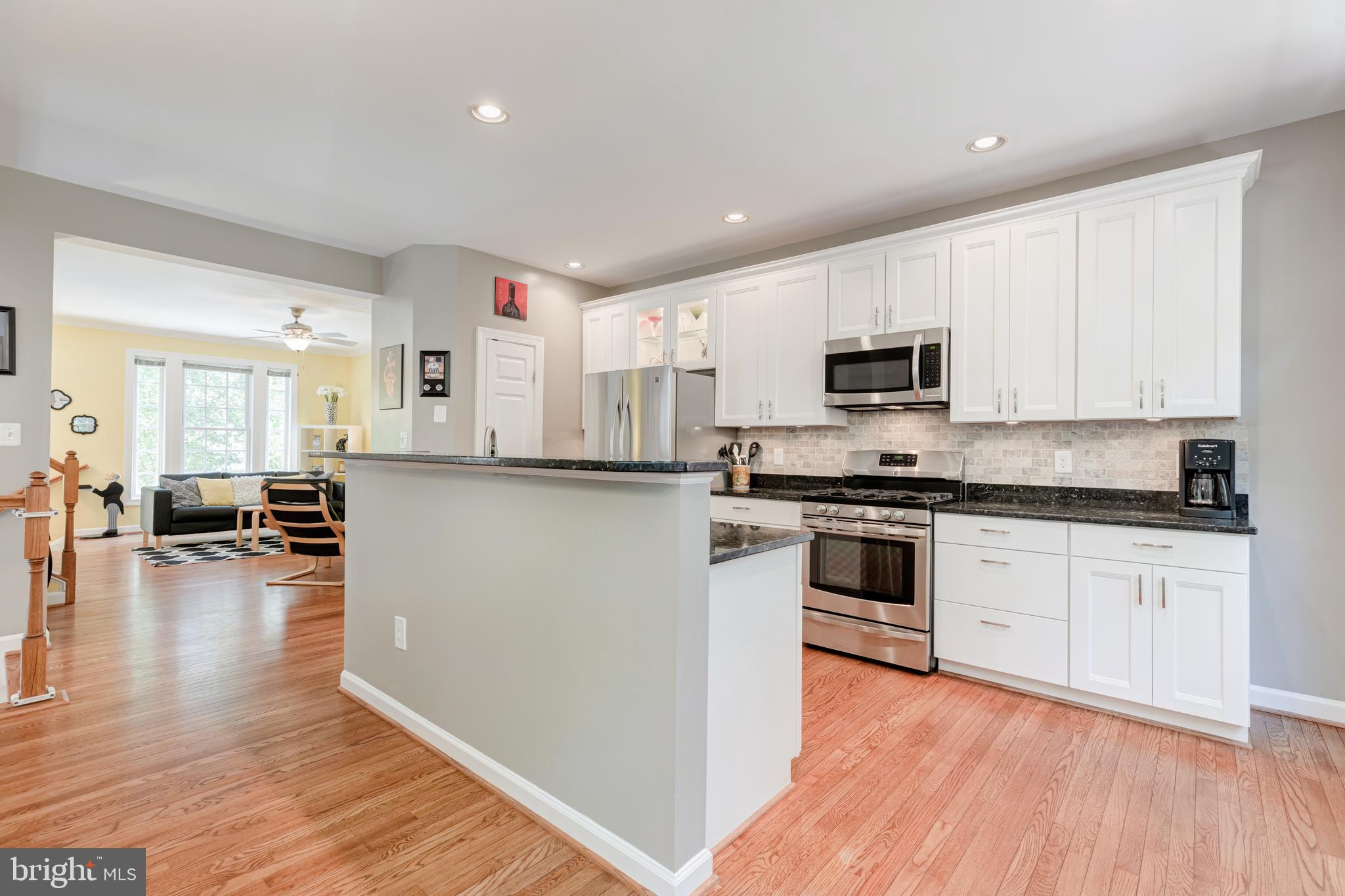 6651 Debra Lu Way Springfield, VA 22150 - Photo 9 of 40 Kitchen