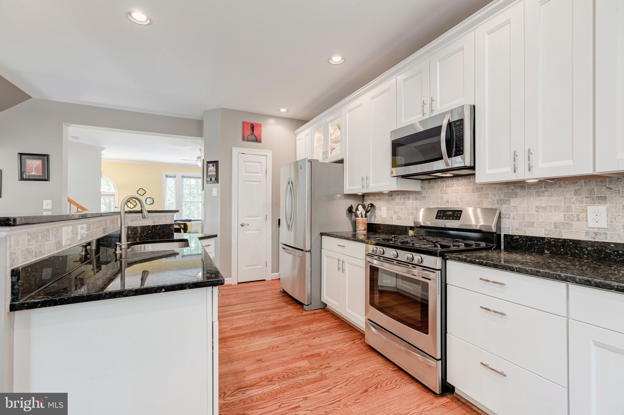 6651 Debra Lu Way Springfield, VA 22150 - Photo 10 of 40 Kitchen