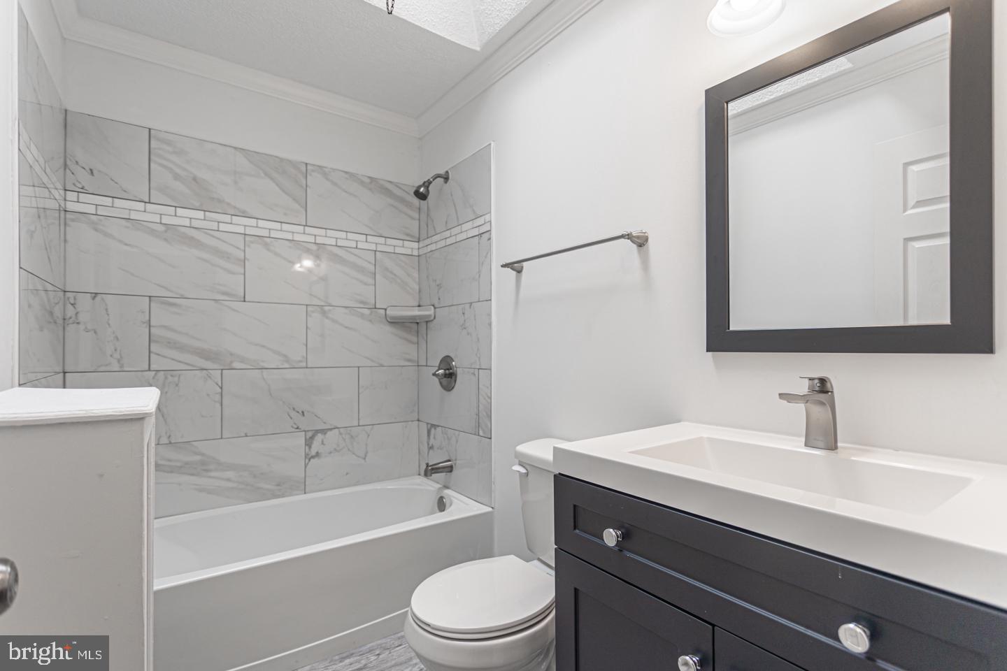 401 Gilpin Road Upper Darby, PA 19082 - Photo 30 of 40 Full bathroom
