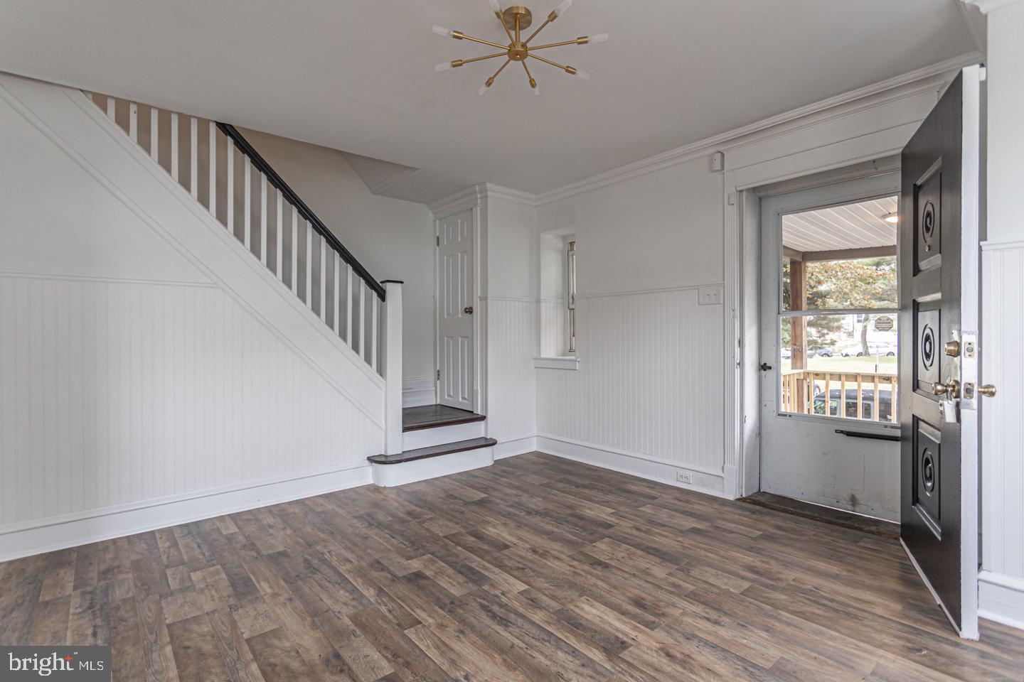 401 Gilpin Road Upper Darby, PA 19082 - Photo 8 of 40 Entry way