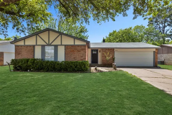 $2,350 | 5002 French Wood Drive, Arlington, TX 76016