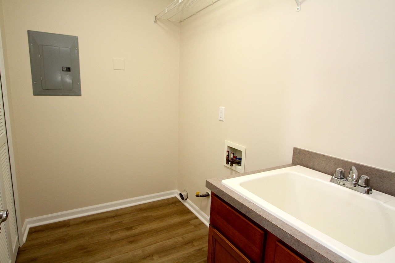 34118 Utica Road Fraser, MI 48026 - Photo 15 of 25 31360426-14.JPG