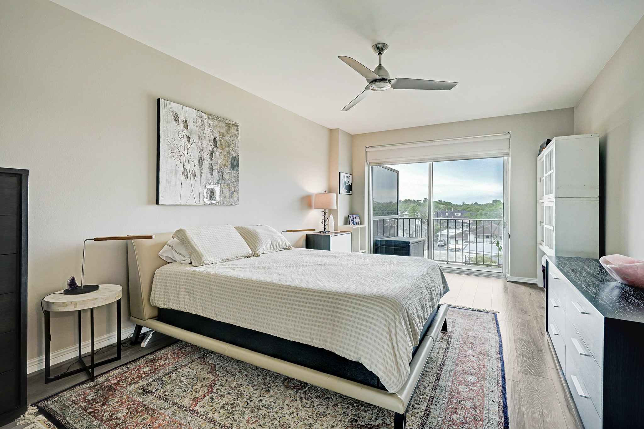 2200 Willowick Road, Unit 4E Houston, TX 77027 - Photo 12 of 17 a bedroom with a large bed and a window