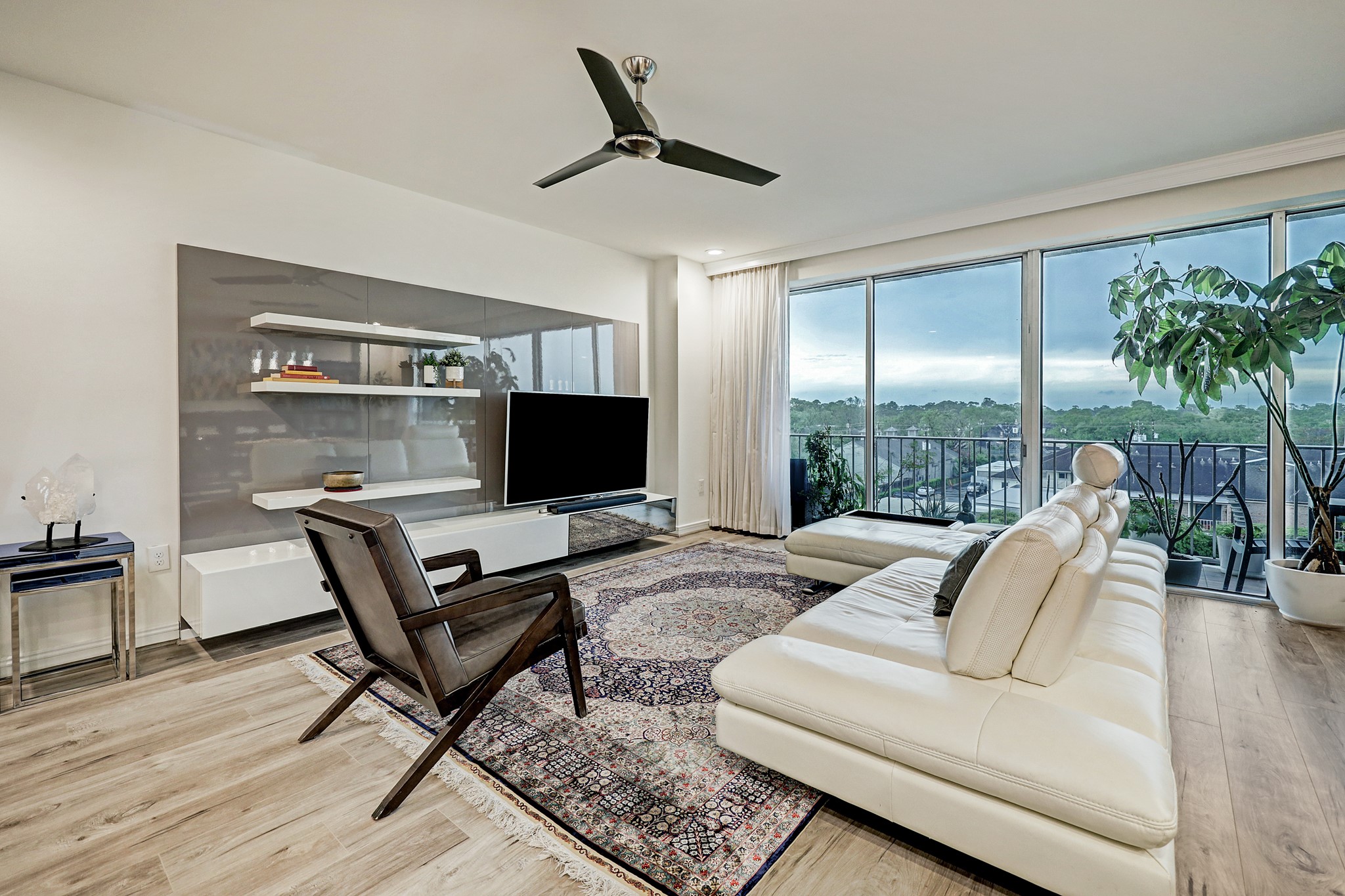 2200 Willowick Road, Unit 4E Houston, TX 77027 - Photo 4 of 17 a living room with furniture and a flat screen tv