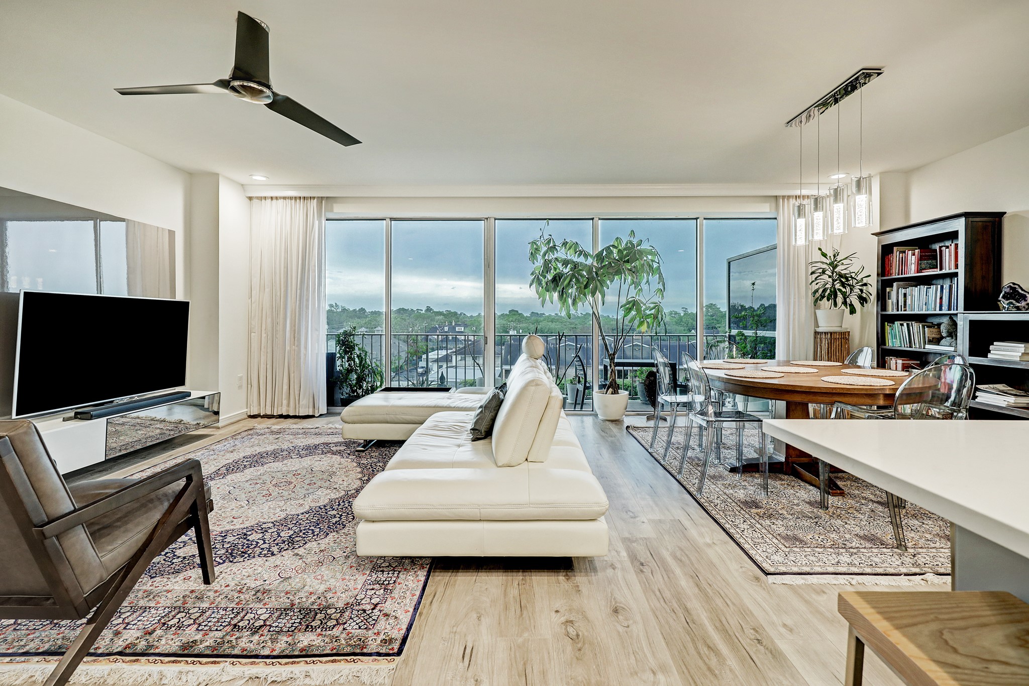 2200 Willowick Road, Unit 4E Houston, TX 77027 - Photo 5 of 17 a living room with furniture and a flat screen tv