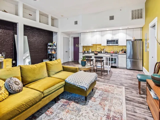 $305,000 | 28 Adams Street, Unit 102, Worcester, MA 01604