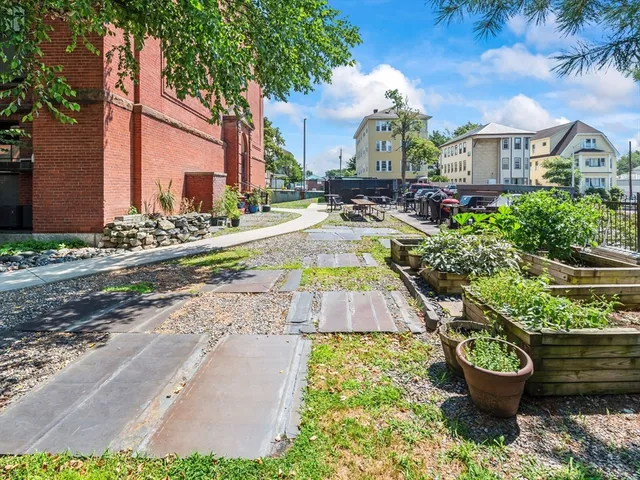 $305,000 | 28 Adams Street, Unit 102, Worcester, MA 01604
