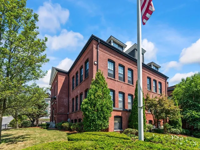$305,000 | 28 Adams Street, Unit 102, Worcester, MA 01604