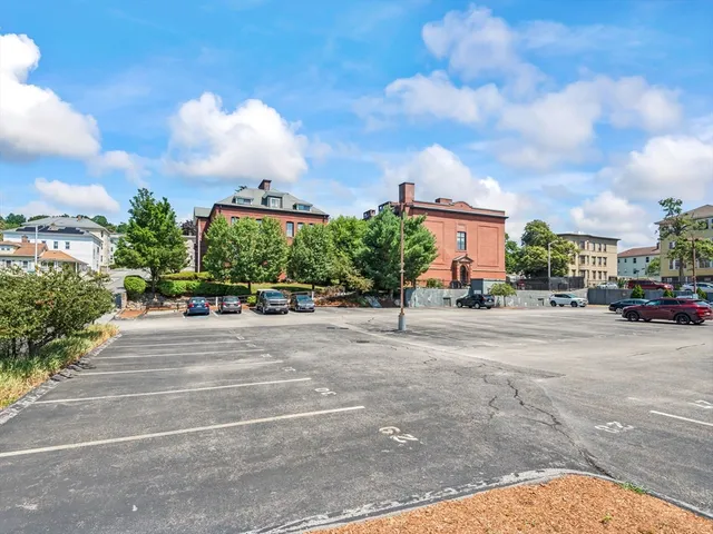 $305,000 | 28 Adams Street, Unit 102, Worcester, MA 01604