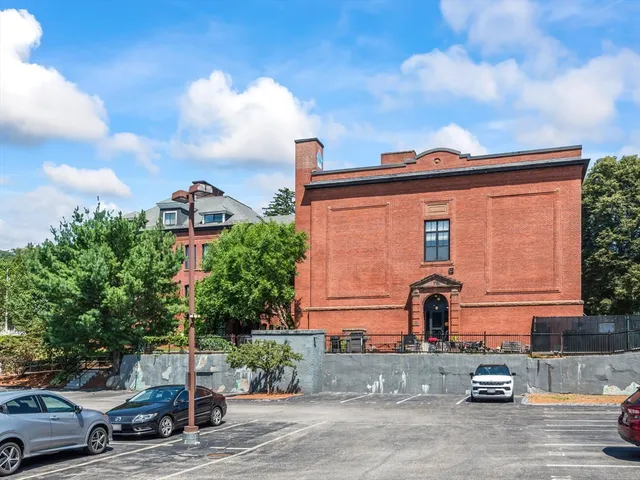 $305,000 | 28 Adams Street, Unit 102, Worcester, MA 01604