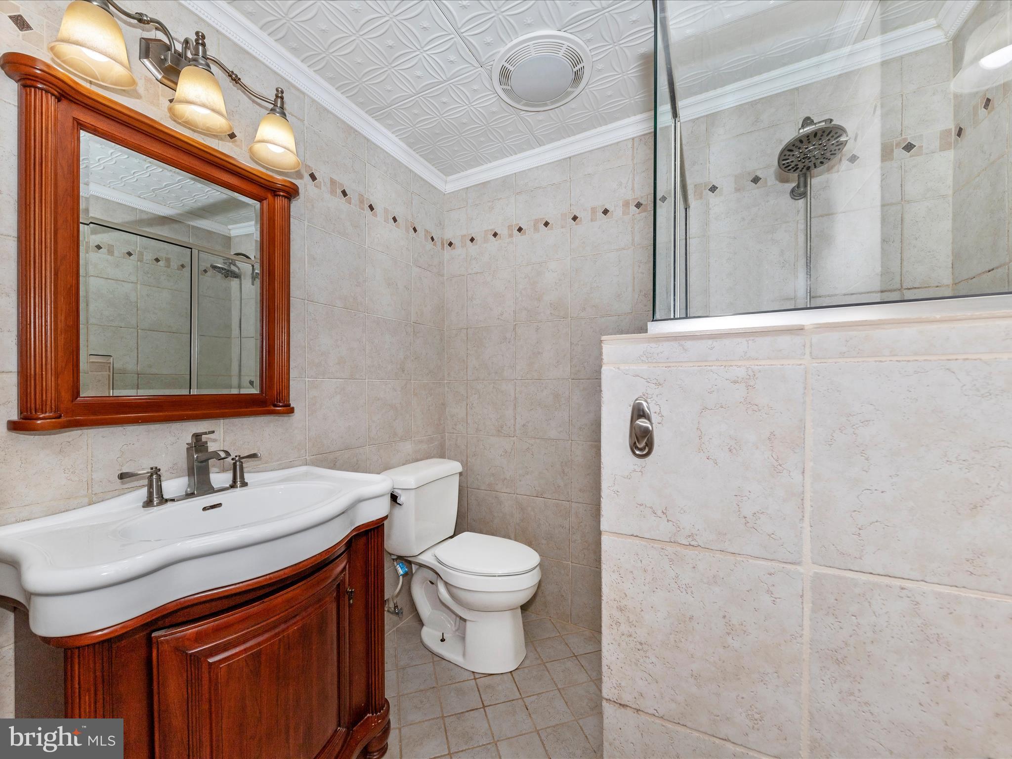 19333 Olney Mill Road Olney, MD 20832 - Photo 20 of 46 Primary Bathroom