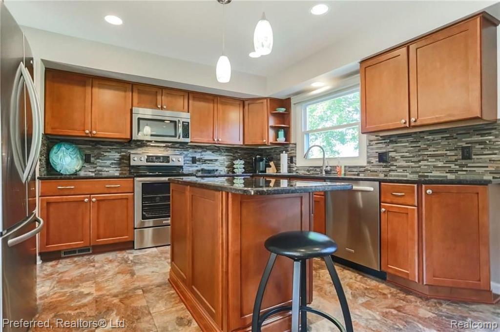 36133 Johnstown Road Farmington Hills, MI 48335 - Photo 19 of 49