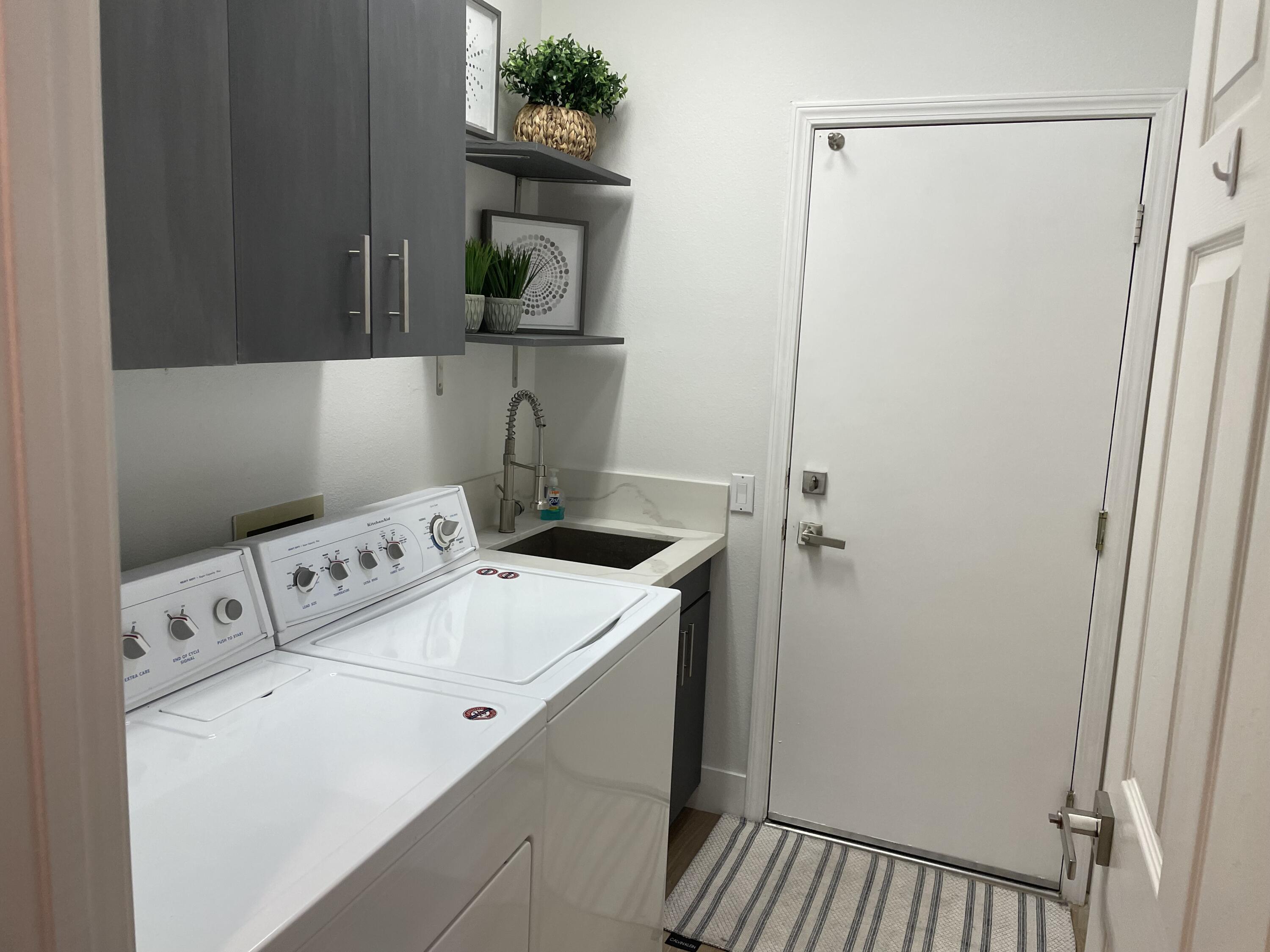 38286 Brandywine Avenue Palm Desert, CA 92211 - Photo 15 of 22 a utility room with dryer and washer