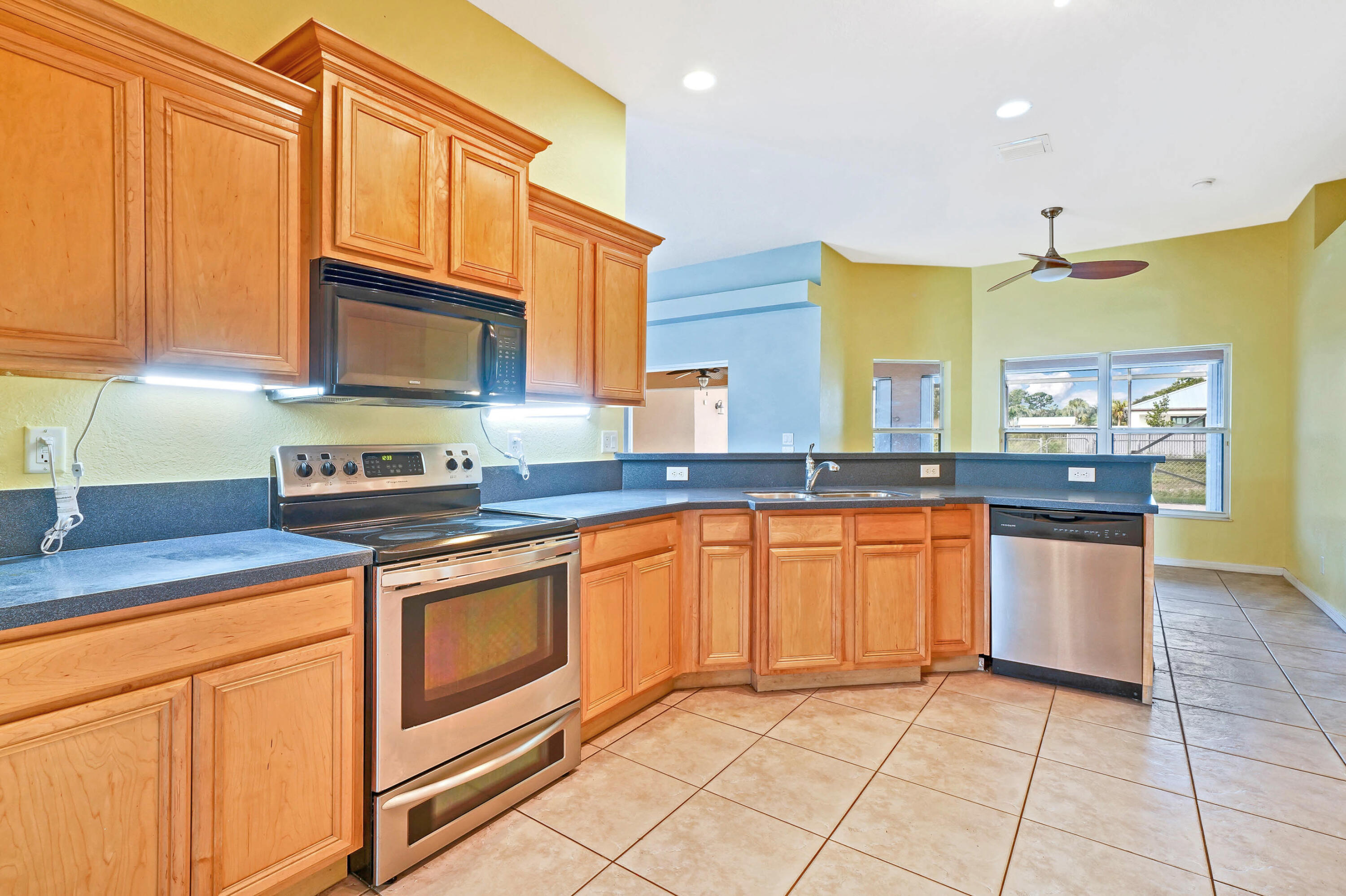 4310 Southwest Jarmer Road Port St. Lucie, FL 34953 - Photo 10 of 30 kitchen