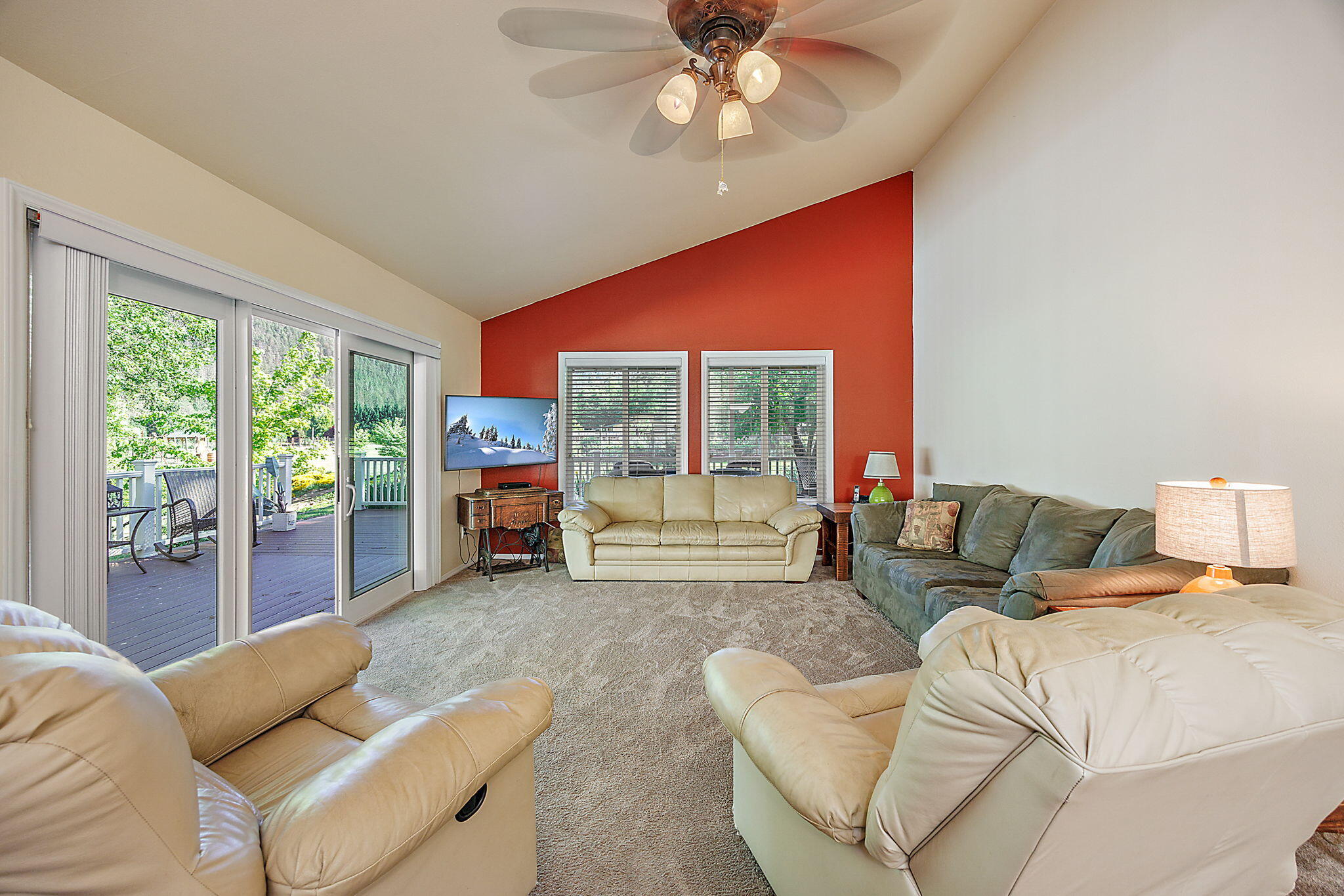 8127 Upper Applegate Road Jacksonville, OR 97530 - Photo 16 of 117 18