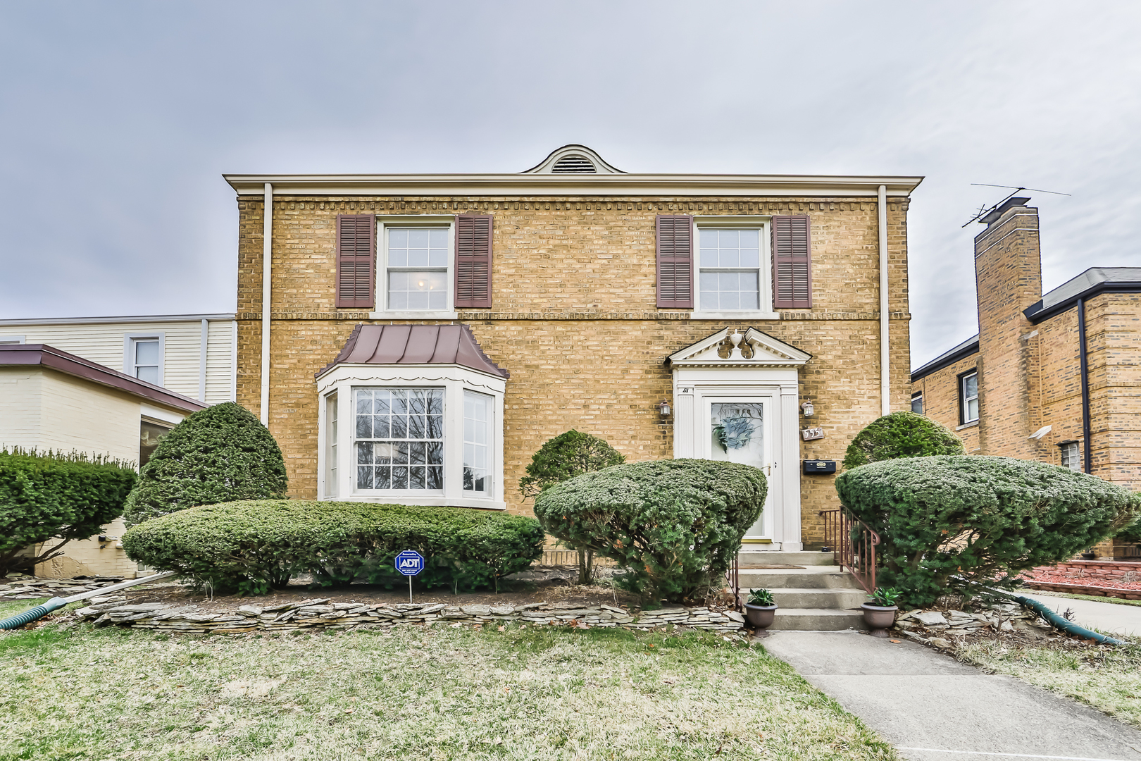 555 East Parkway Road Riverside, IL 60546 - Photo 2 of 38