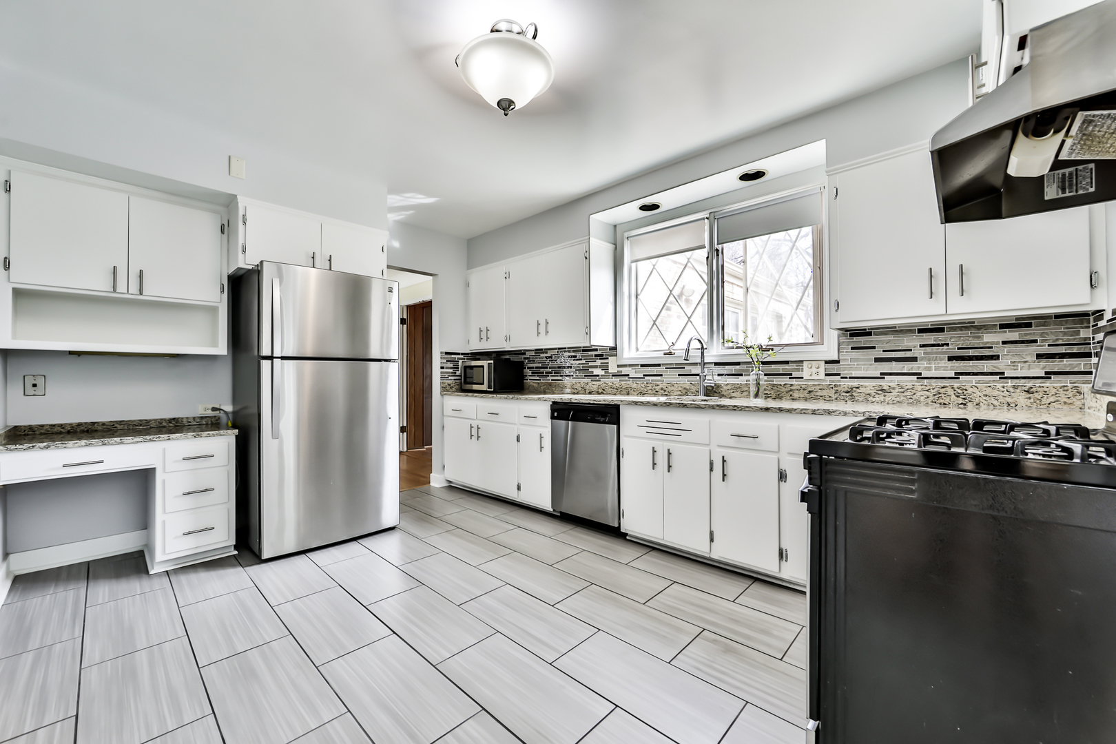 555 East Parkway Road Riverside, IL 60546 - Photo 11 of 38
