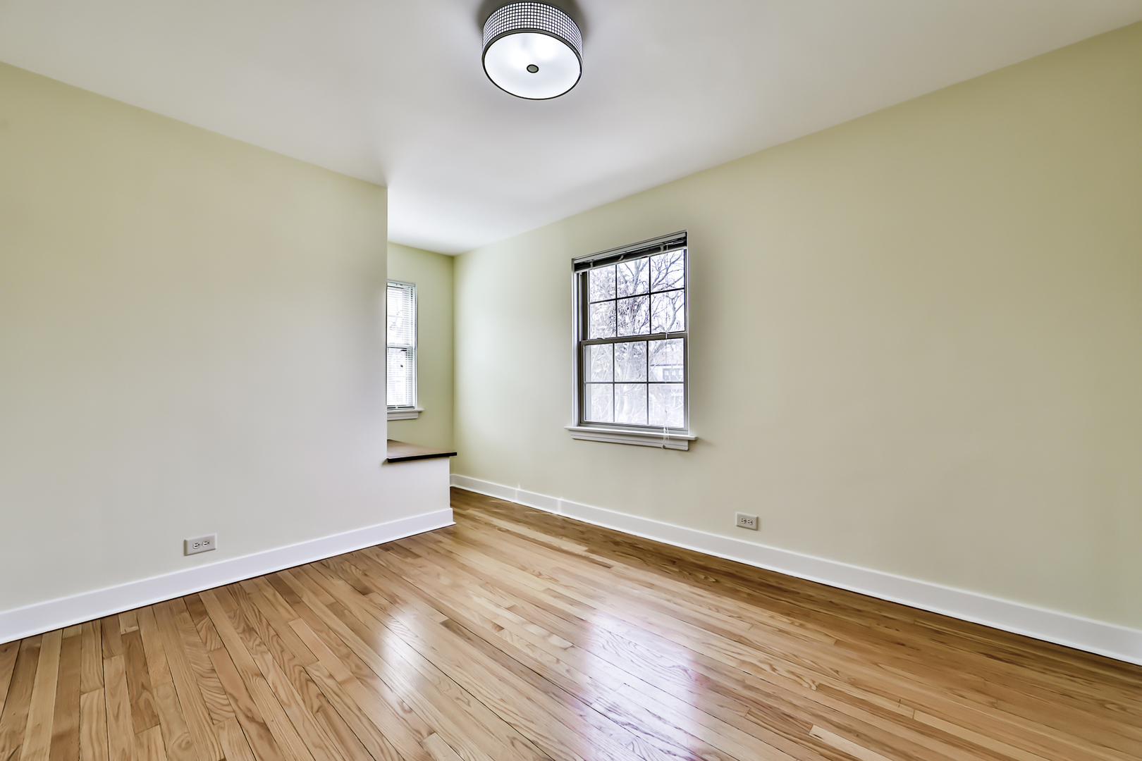 555 East Parkway Road Riverside, IL 60546 - Photo 19 of 38
