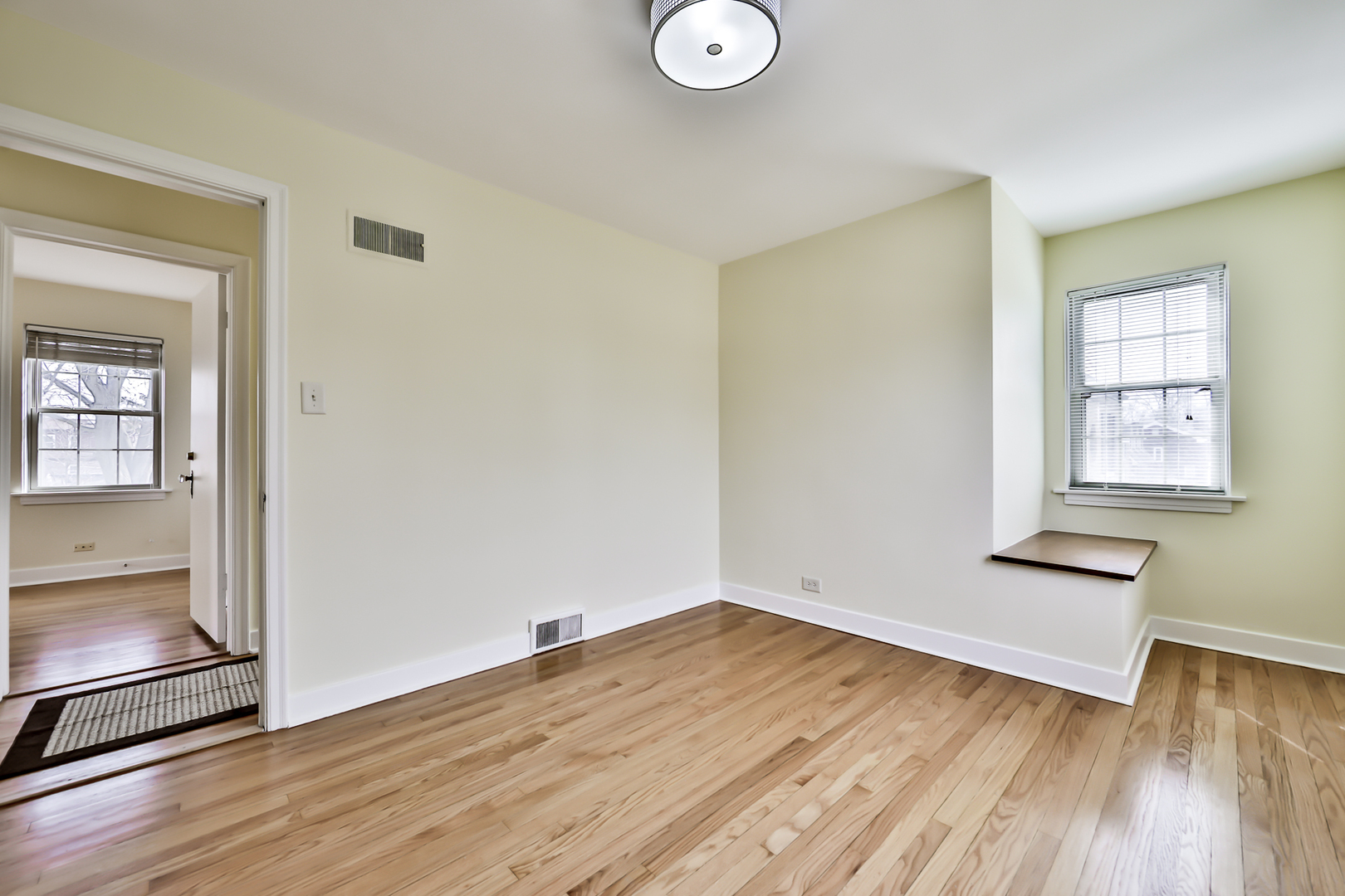 555 East Parkway Road Riverside, IL 60546 - Photo 20 of 38