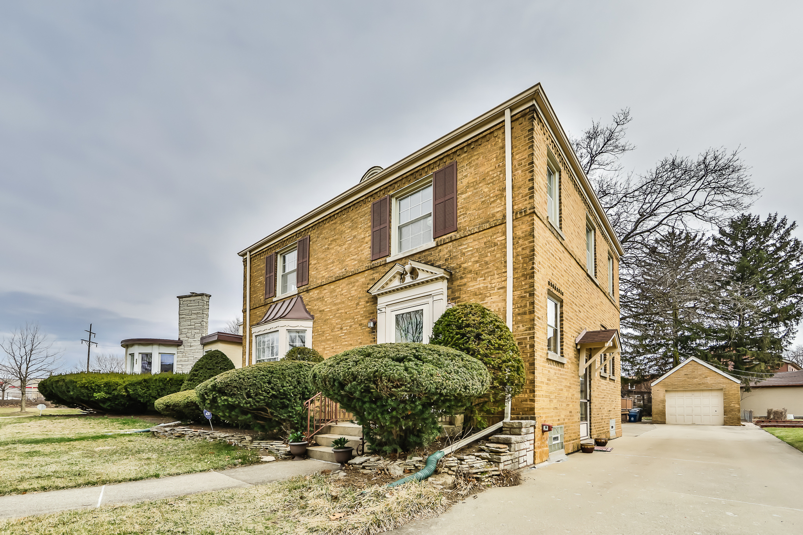 555 East Parkway Road Riverside, IL 60546 - Photo 3 of 38
