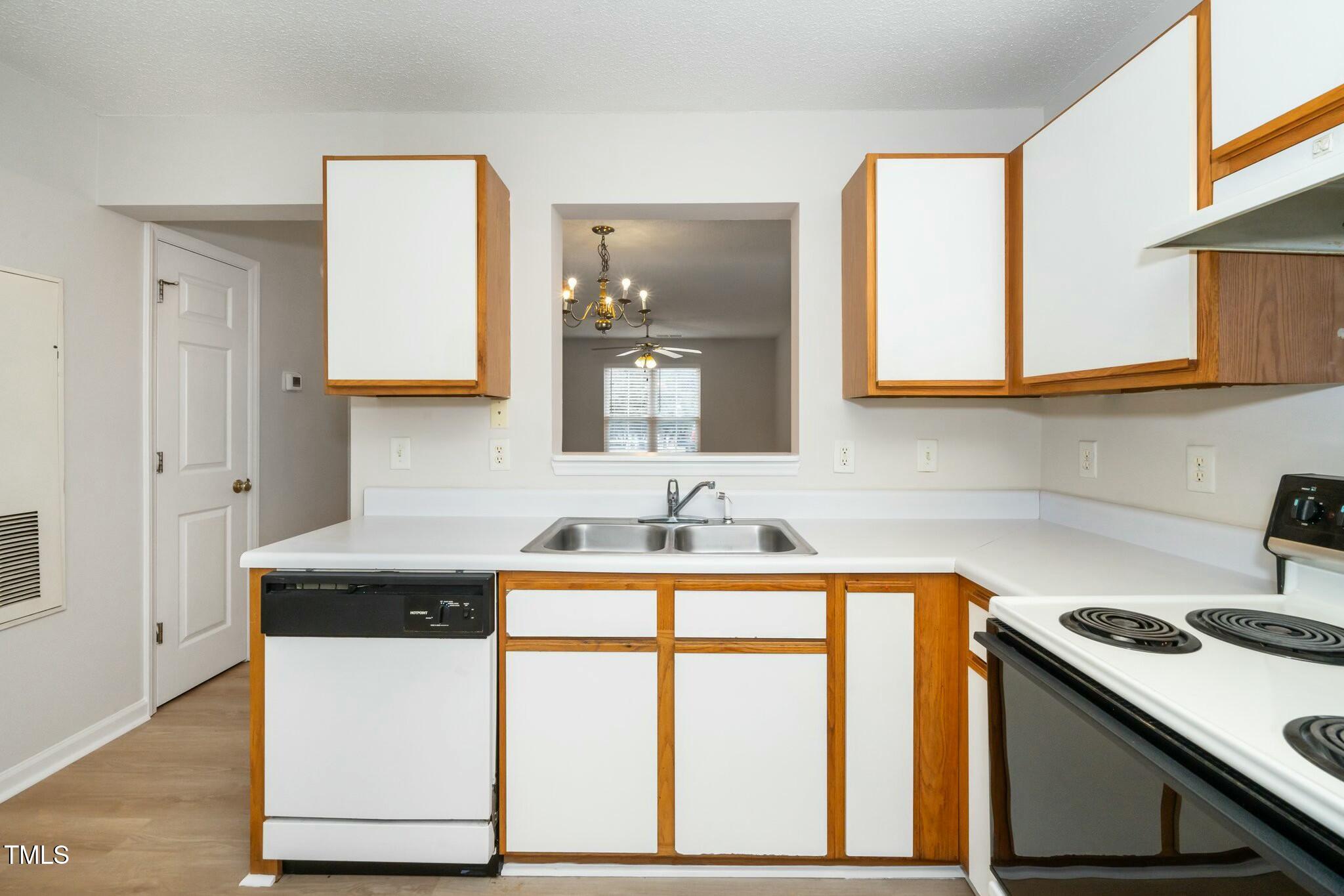 231 Donald Ross Drive Raleigh, NC 27610 - Photo 4 of 18 tempImagekDnBM6