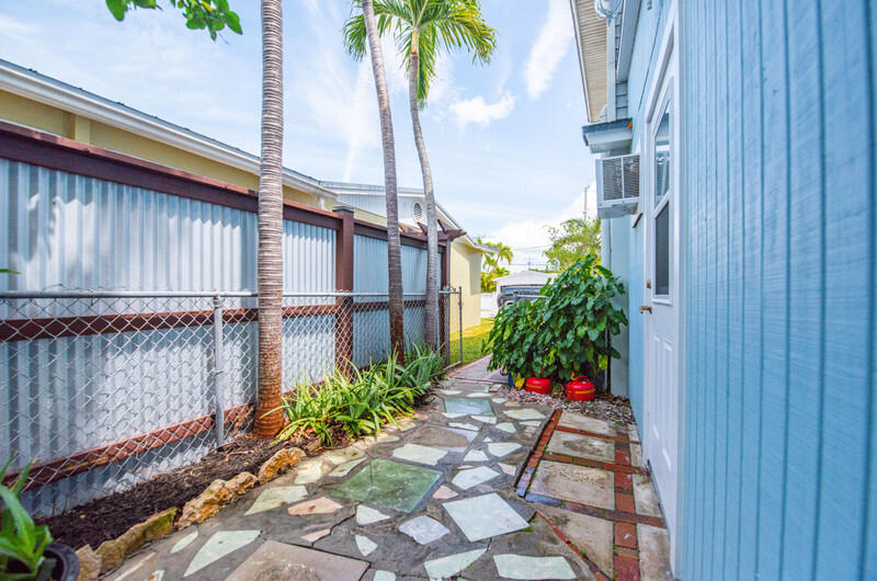 1006 16th Terrace Key West, FL 33040 - Photo 32 of 49 a backyard of a house with flower plants