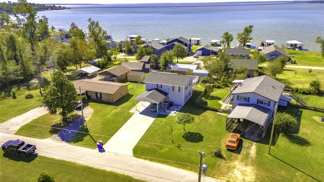 $235,000 | 400 Shorthorn Drive, Onalaska, TX 77360