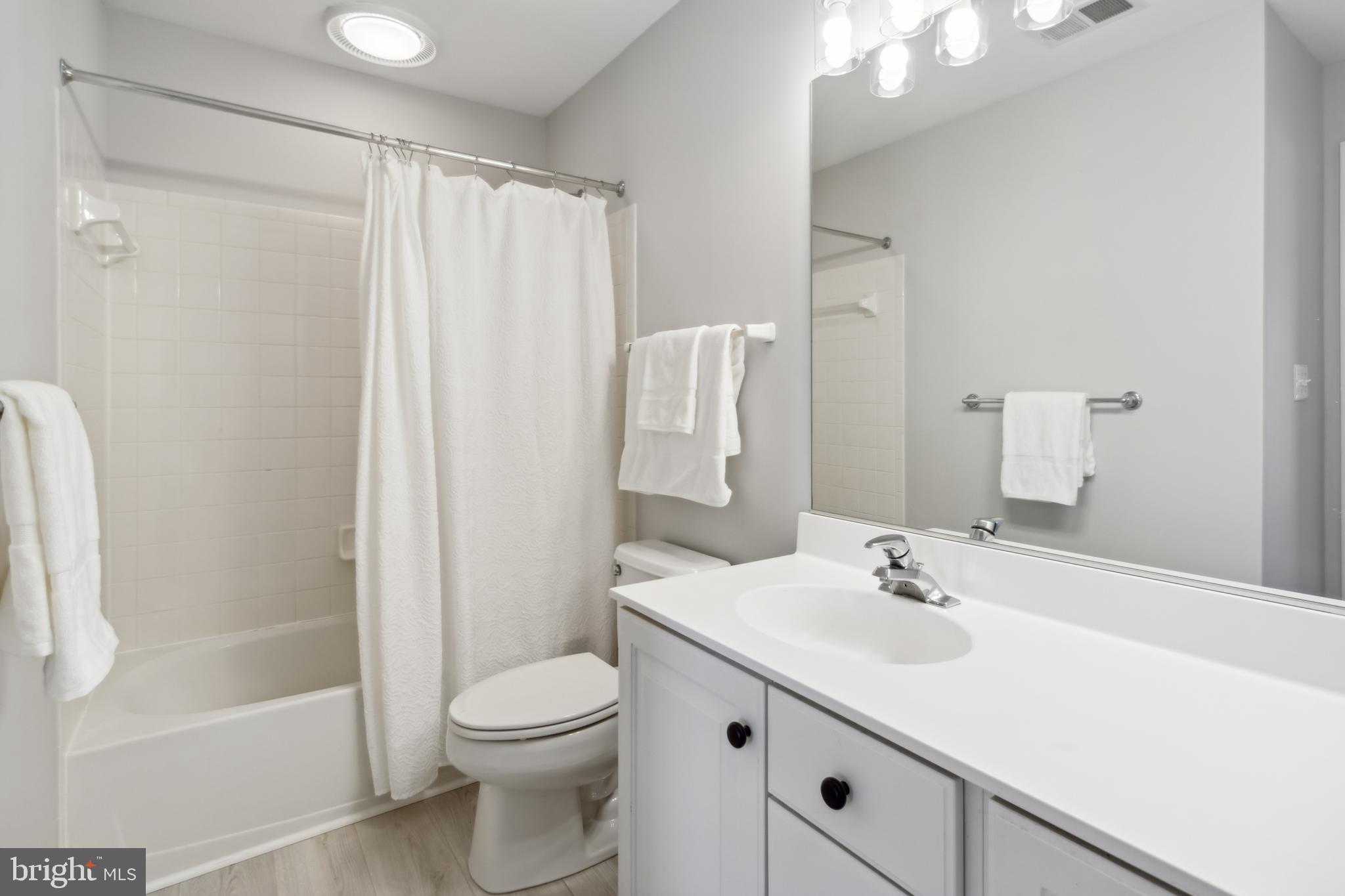 3409 Monarch Drive Edgewater, MD 21037 - Photo 34 of 55 Guest room private bath