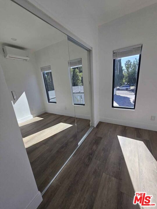 14121 Califa Street Sherman Oaks, CA 91401 - Photo 11 of 33 a view of an empty room and window